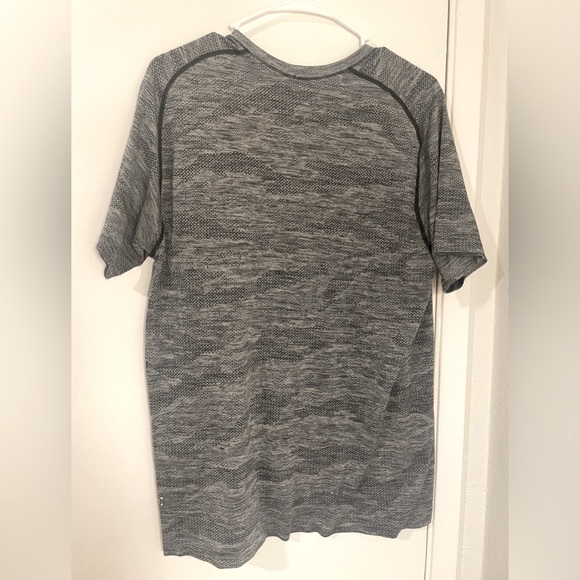 Lululemon Men’s Metal Vent Tech Short Sleeve Shirt - Picture 2 of 3